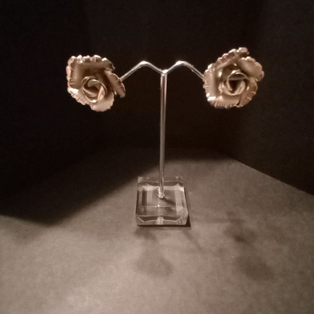 Lisner Vintage Silver Tone Blooming Open Rose Flower Clip On Earrings
